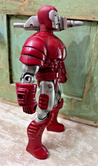 Vintage 1995 Toy Biz Marvel Iron Man Red Silver Armor 10.25″ Figure w Cannon