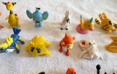 Lot of 20 – Pokémon PK China 1-3/4”- 2” Mini Figures variety