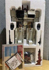 Transform G1 Reissue Autobot Metroplex boxed Brand new Free Ship