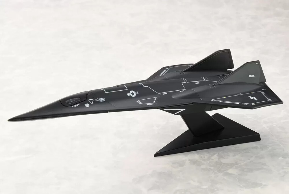 Top Gun Maverick Dark Star 1/100 scale plastic figure New 2025 BellFine Japan