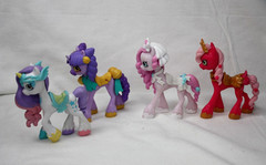 4 Shopkins Happy Places Horse Pony & Unicorn Figures Ringa Bella Rainbow Prancer
