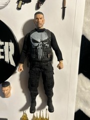 Mezco One : 12 Collective MARVEL NETFLIX the PUNISHER Action Figure