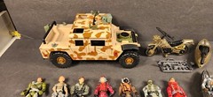 LOT OF 13 LARNARD CORPS VARIOUS YEARS 4″ LOOSE ACTION FIGURES WITH VEHICLES