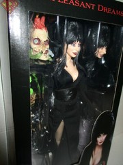 ELVIRA Mistress of the Dark 40 Years 8″ in. Clothed Action Figure Neca MINT 2022