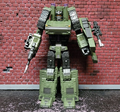 Warbotron WB01-B Heavy Noisy figure – complete with box and sleeve