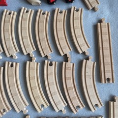 LOT of Vintage Thomas The Train Wooden Railway Tracks 69 Pieces Maron Bridge