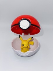 Pokemon Clip An Go Belt with 2 Pokeballs and Pikachu Figure