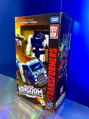 2021 Hasbro Transformers Kingdom War for Cybertron Trilogy Figure: AUTOBOT PIPES