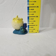 Disney Pixar Finding Nemo Bloat the Blowfish 2″ PVC Figure Cake Topper Yellow