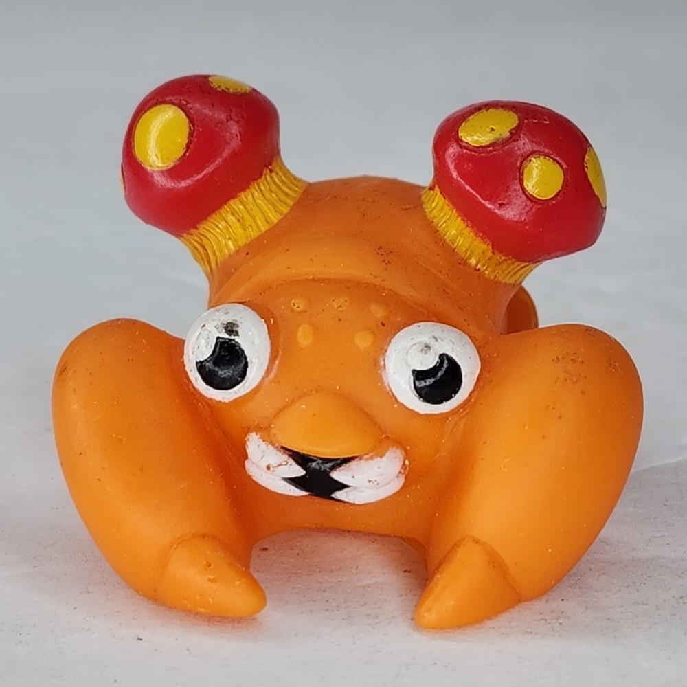 1997 Pokemon Finger Puppet Red Paras #046 Gotta Catch em All Nintendo Bandai