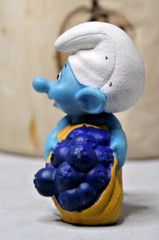 Smurf Greedy Collectible Figurine McDonalds Happy Meal Toy 2011 PVC Plastic