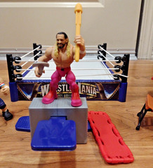 WWE Knuckle Crunchers RING “Wrestlemania goes Hollywood” Not Complete Toy Used