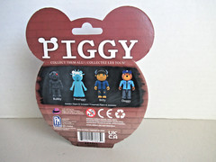 PIGGY Roblox Series 1 Dinopiggy 3.5″ Action Figure Roblox DLC Exclusive Code New