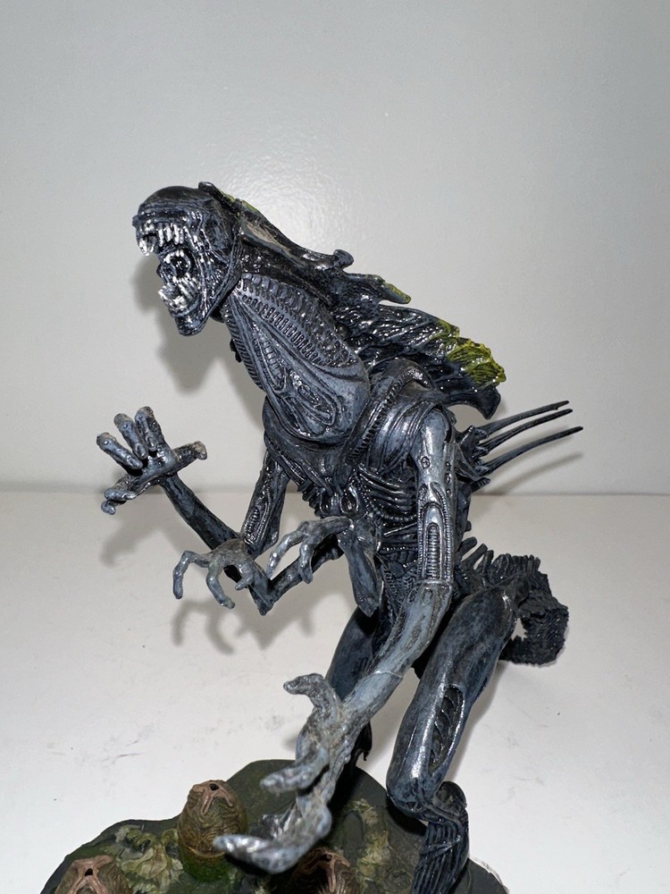 Alien Queen With Nest McFarlane Alien Vs Predator Figure Set 2005