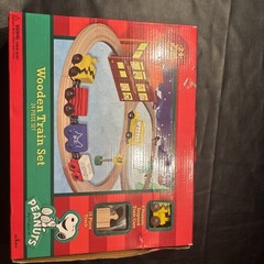 RARE TOYS R US EXCLUSIVE RETIRED PEANUTS WOOD / WOODEN TRAIN SET: SNOOPY