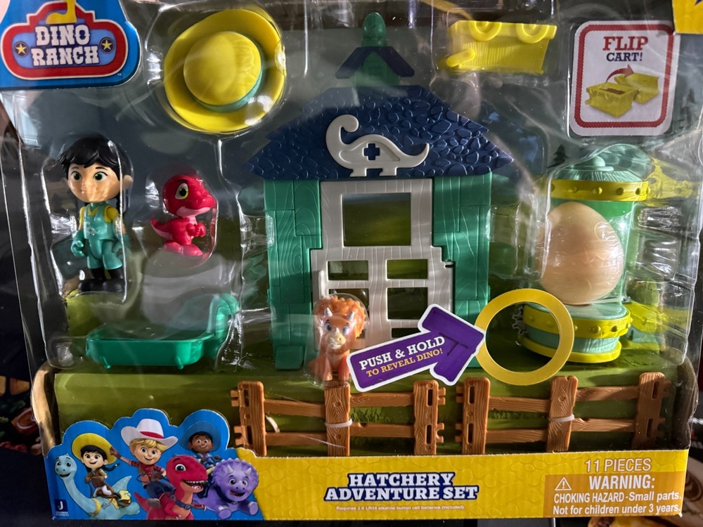 Dino Ranch Hatchery Adventure Figure and Accessories Set (Ages 3+)