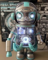 Mega Space Molly Robot Super Limited Edition Only 500 Produced Worldwide