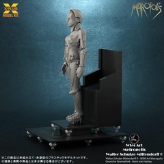 X-PLUS Silver Screen Metropolis Maschinenmensch Maria 1:8 Model Kit#200138 NEW