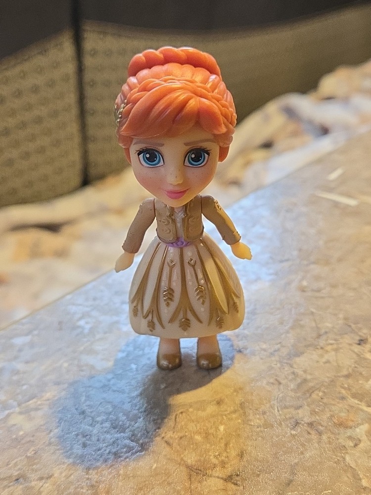 Disney Frozen 2 Poseable Mini Doll Miniature 3.5″ Figure ANNA Gold Dress