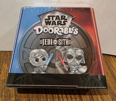 Disney Figurine D23 Expo 2024 Star Wars Doorables Jedi vs. Sith Figure – Sealed