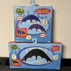 Batman (1966 Classic TV Show Series) Replica BATMAN ROBIN BATGIRL Batarang Neca