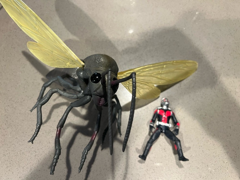 Marvel Infinite Series Avengers Antman Figure and Flying Ant Figure 2015 Loose
