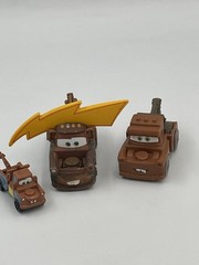 Disney Pixar World of Cars Tow Mater W/ Lightning Bolt Truck Die Cast +2 Cars A3