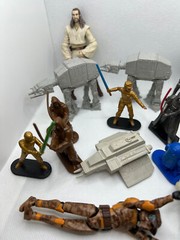Lot of 16 Small Star Wars Figures Super Cool find!