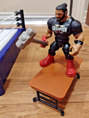 WWE Knuckle Crunchers RING “Wrestlemania goes Hollywood” Not Complete Toy Used
