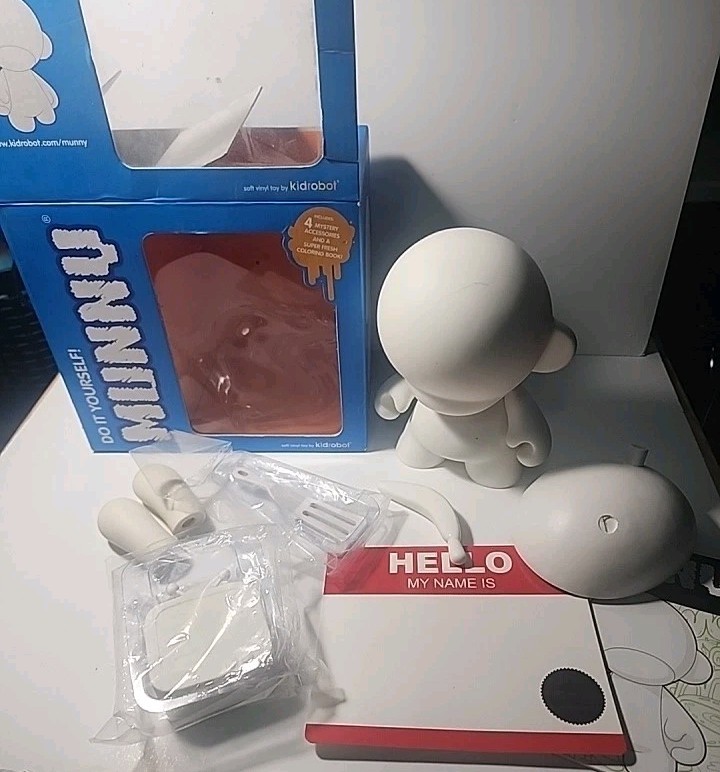 Kid Robot Munny DIY Do It Yourself White Blank Soft Vinyl Figure Art