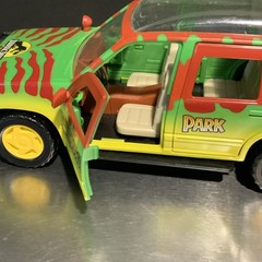 Mattel 2020 Jurassic Park 1993 Ford Explorer Model Car 04 Green Yellow Red
