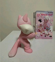 POP MART x Lil Peach Riot Sleepover Series *Frankie-Pillow Fight* Figure