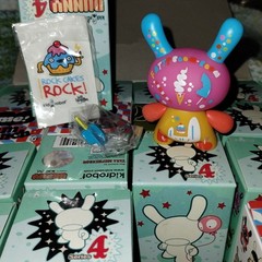 Kidrobot Dunny Series 4 Jon Burgerman Figure 3″ Vinyl 2007 New Opened Box