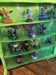 Skylanders Huge lot of 21 Collectible Collection Figures with Carrying Case