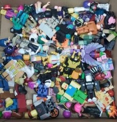 Mixed Lot of 20 Roblox Action Figures Character Toys With Accessories NO CODES