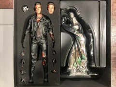 Hot Toys Terminator 2 T-800 Battle Damaged DX13 Japan Limited Special Edition
