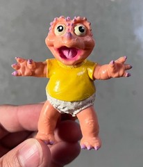 Vintage Street Kids 1991 DINOSAUR BABYEE Yellow Top PVC figure