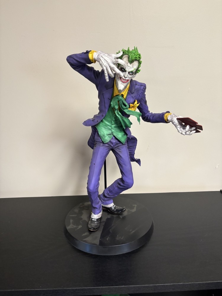 DC The Joker Laughing Purple Massive Soft Vinyl Figure with box