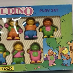 Soma Vintage Love Dino Dinosaur Set of 12 Safe Non Toxic Play Figures 1993 NOS