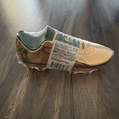 Soccer Starz Mini Soccer Cleat Collectible Figurine – Gold & Green