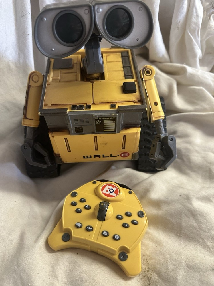 Disney Pixar Wall-E Thinkway Remote Control RC Toy w/Remote READ DETAILS