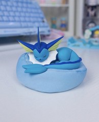 Pokémon Hollybox: Sweet Dreams Sleeping Eevee and Eeveelutions Series Blind Box