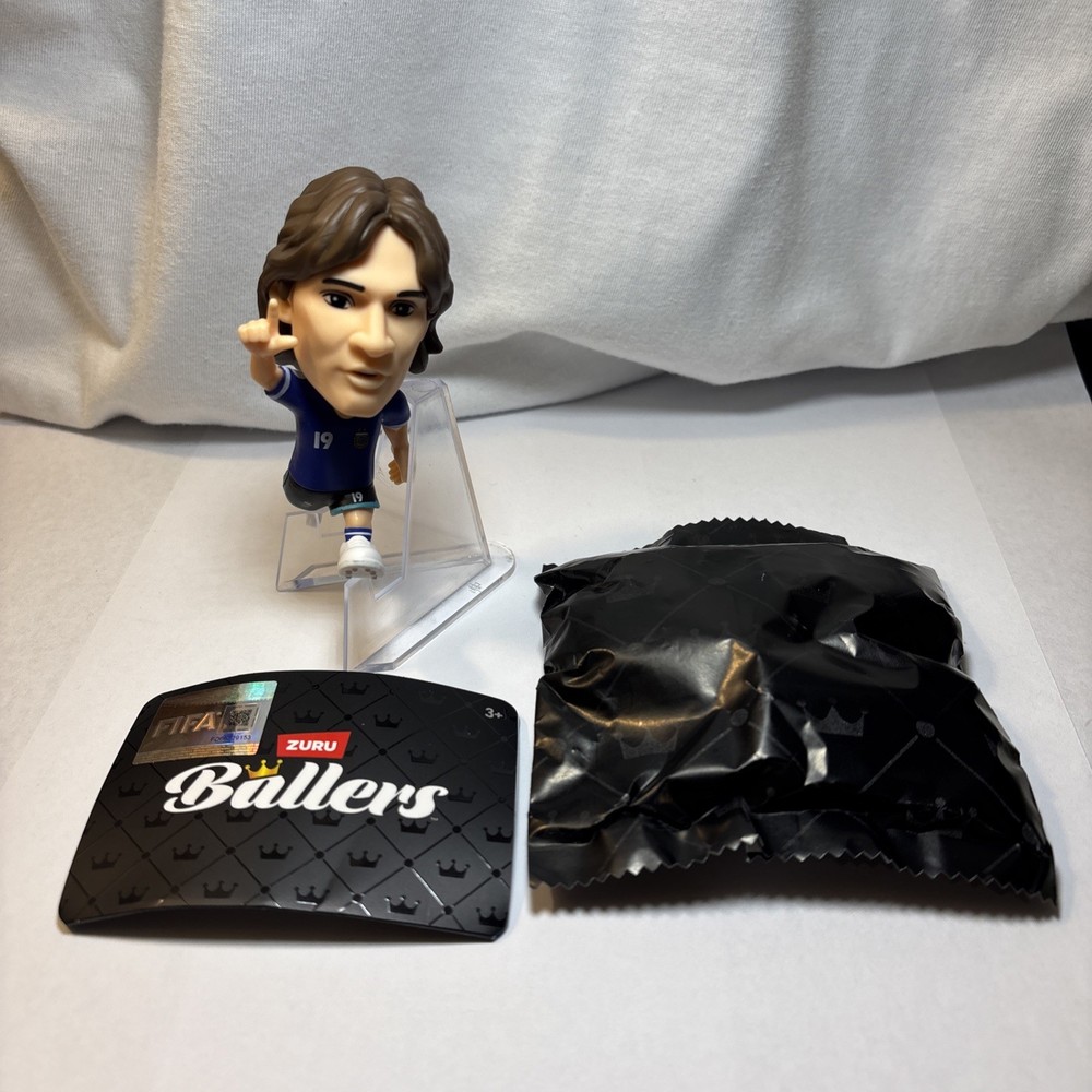 Zuru Mini Brands Ballers Soccer FIFA World Cup Rare Lionel Messi #19 Blue Jersey