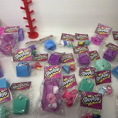 Shopkins Sweet Spot Food Fair Playset Gumball Machine Plus Several Figures More