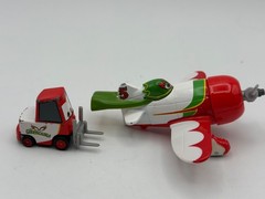 Disney Pixar Cars Planes Diecast El Chupacabra and Pitty Forklift Pit Row Set