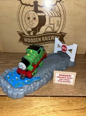 PERCY TAKES PLUNGE THOMAS FRIENDS TRAIN DIECAST TAKE Along Deluxe Play Scene Set