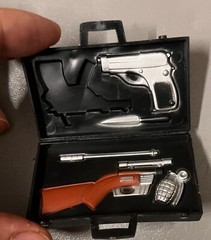 LOT-5 GILBERT 1965 JAMES BOND 007 Dragon Tank POOL TABLE Dr No ATTACHE GUN CASE
