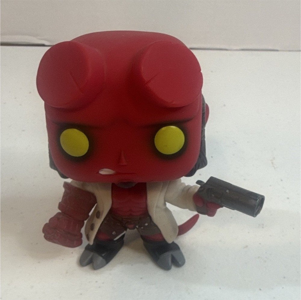 Funko Hellboy Hellboy Vinyl Figure Red Beige Black Yellow Devil w/Gun Accessory