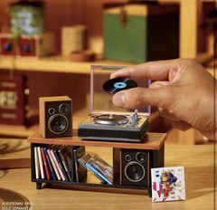 MGA’s Miniverse Real Music Record Player Mini Collectibles Mini Playable Record
