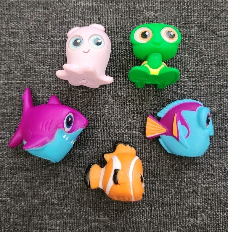 Disney Doorables FINDING NEMO Lot | Neon Glow Squirt, Pearl, Bruce, Dory Set